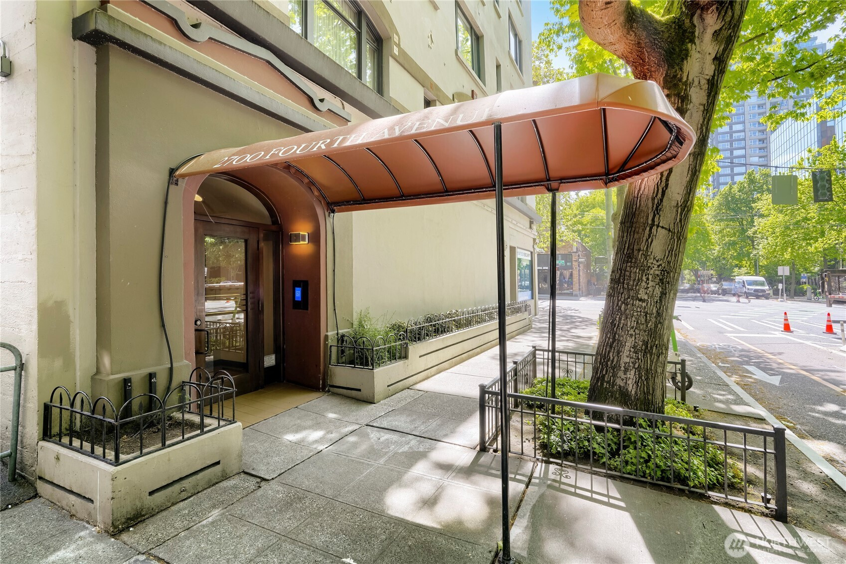 2700 4th Avenue, Seattle, WA 98121