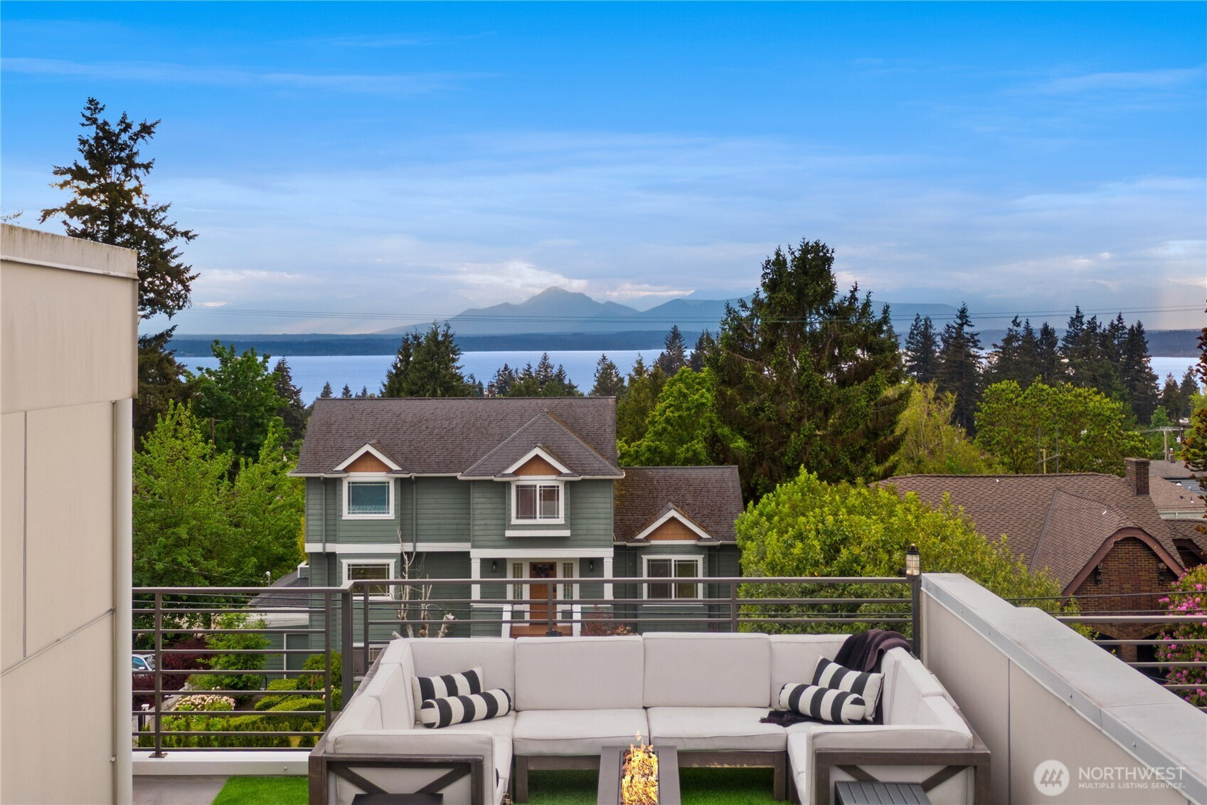 12002 Greenwood Avenue N, Seattle, WA 98133