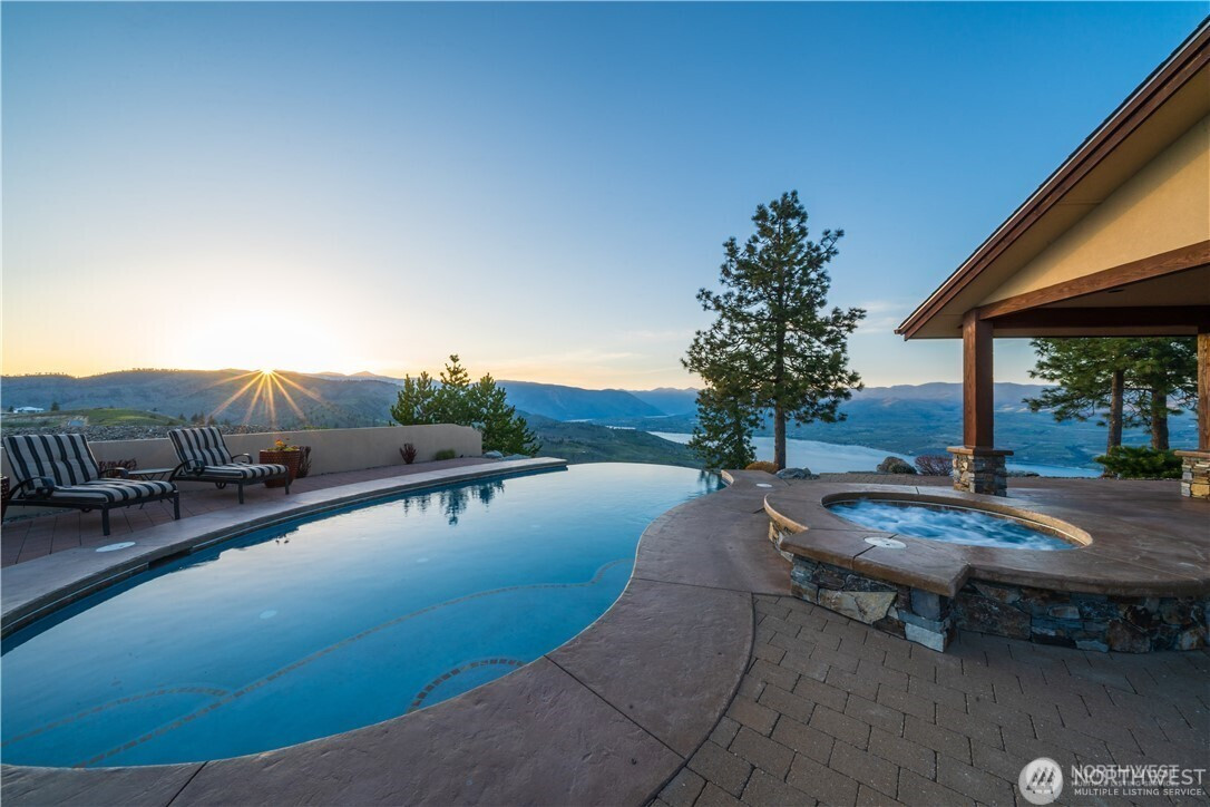 300 Hawks Ridge Road, Chelan, WA 98816
