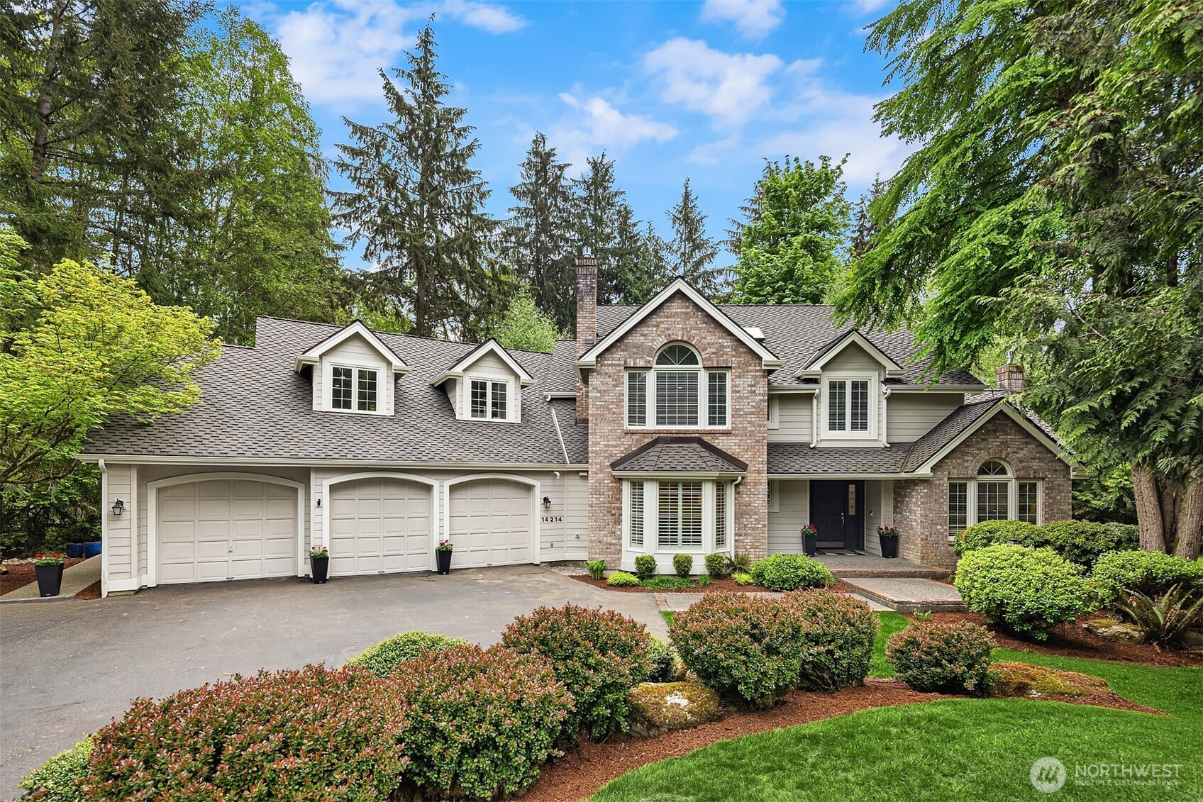 14214 216th Avenue NE, Woodinville, WA 98077