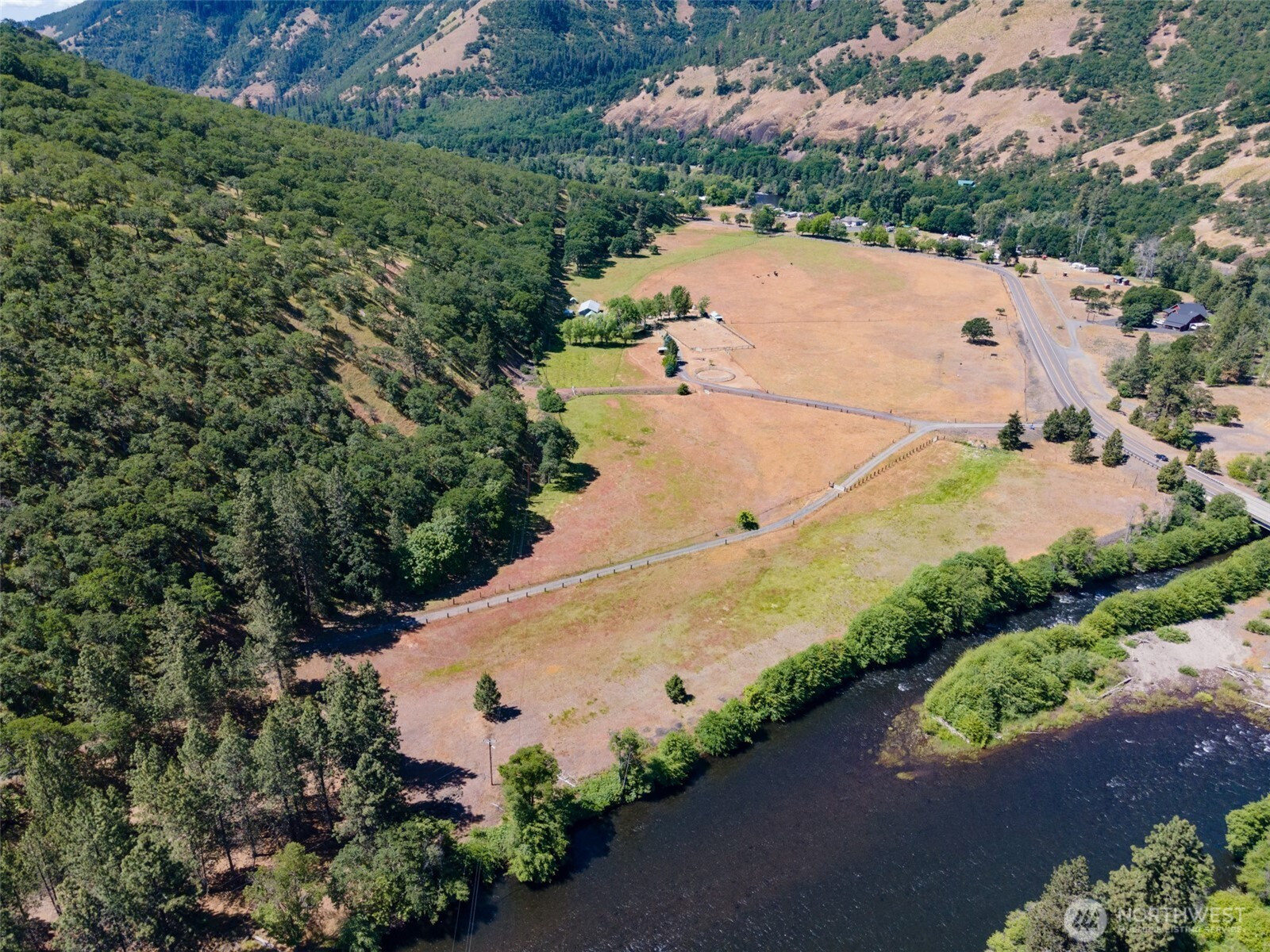 992 Highway 142 E, Lyle, WA 98635