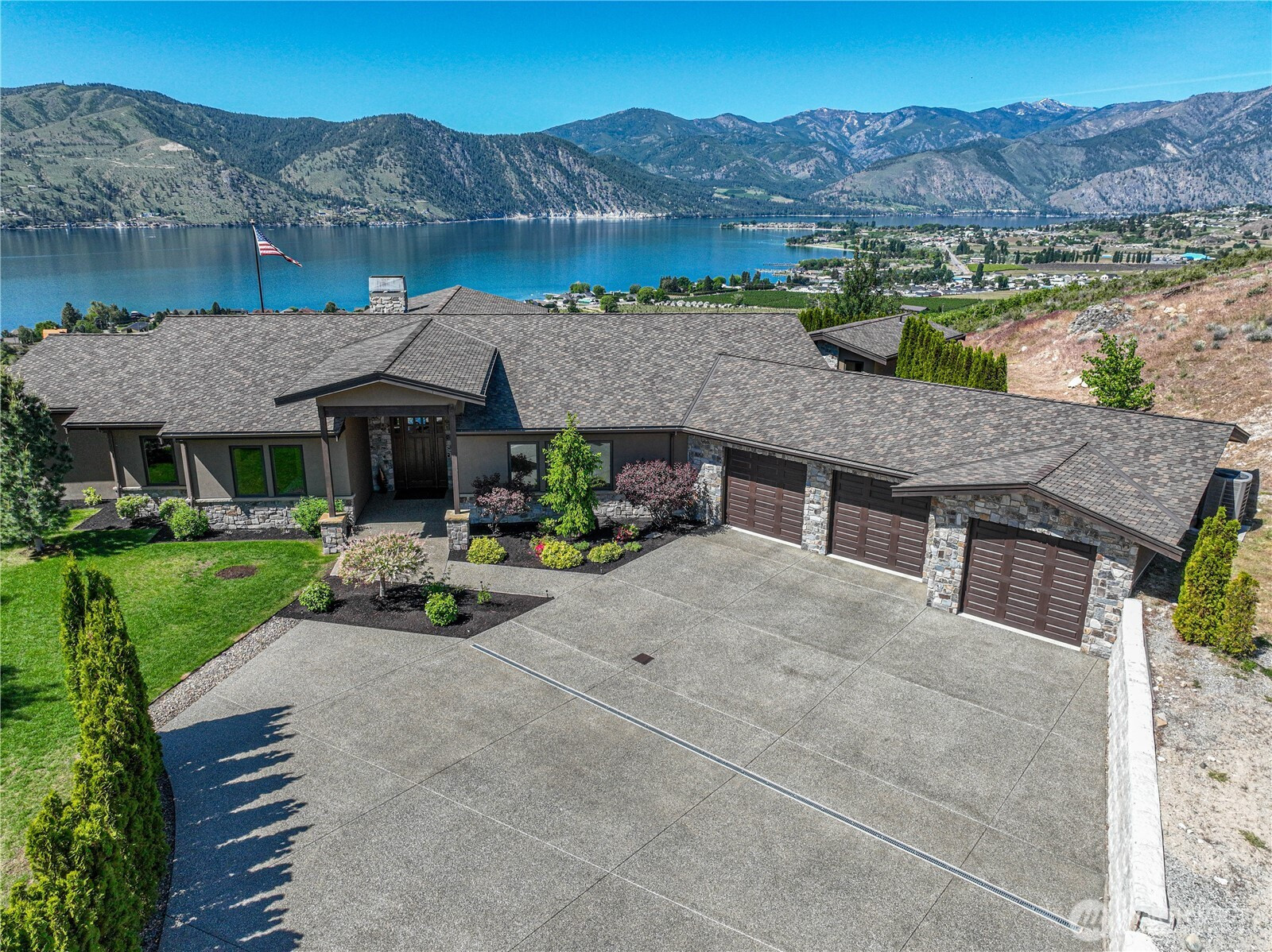 219 Corkscrew Lane, Manson, WA 98831