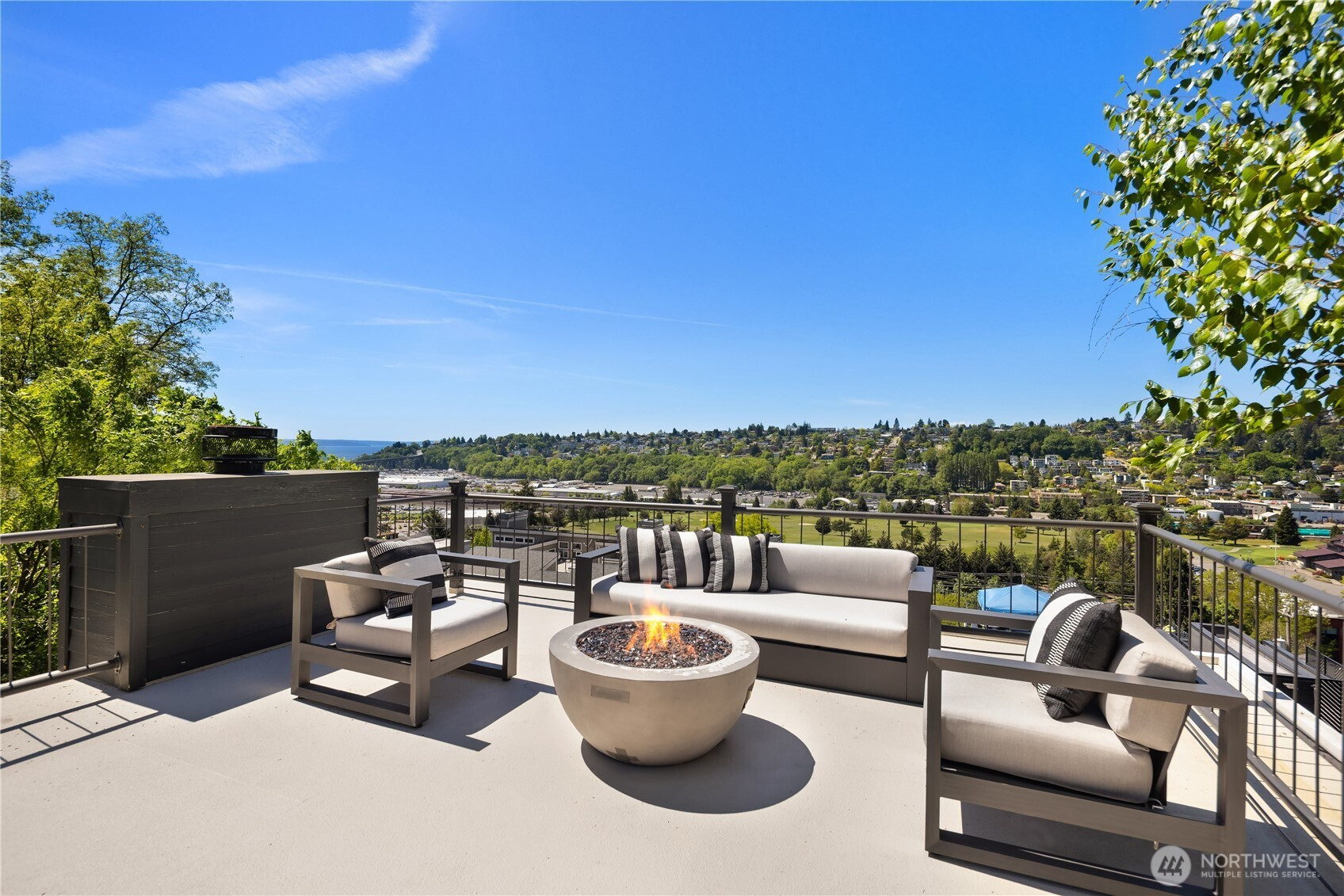 2601 13th Avenue W, Seattle, WA 98119