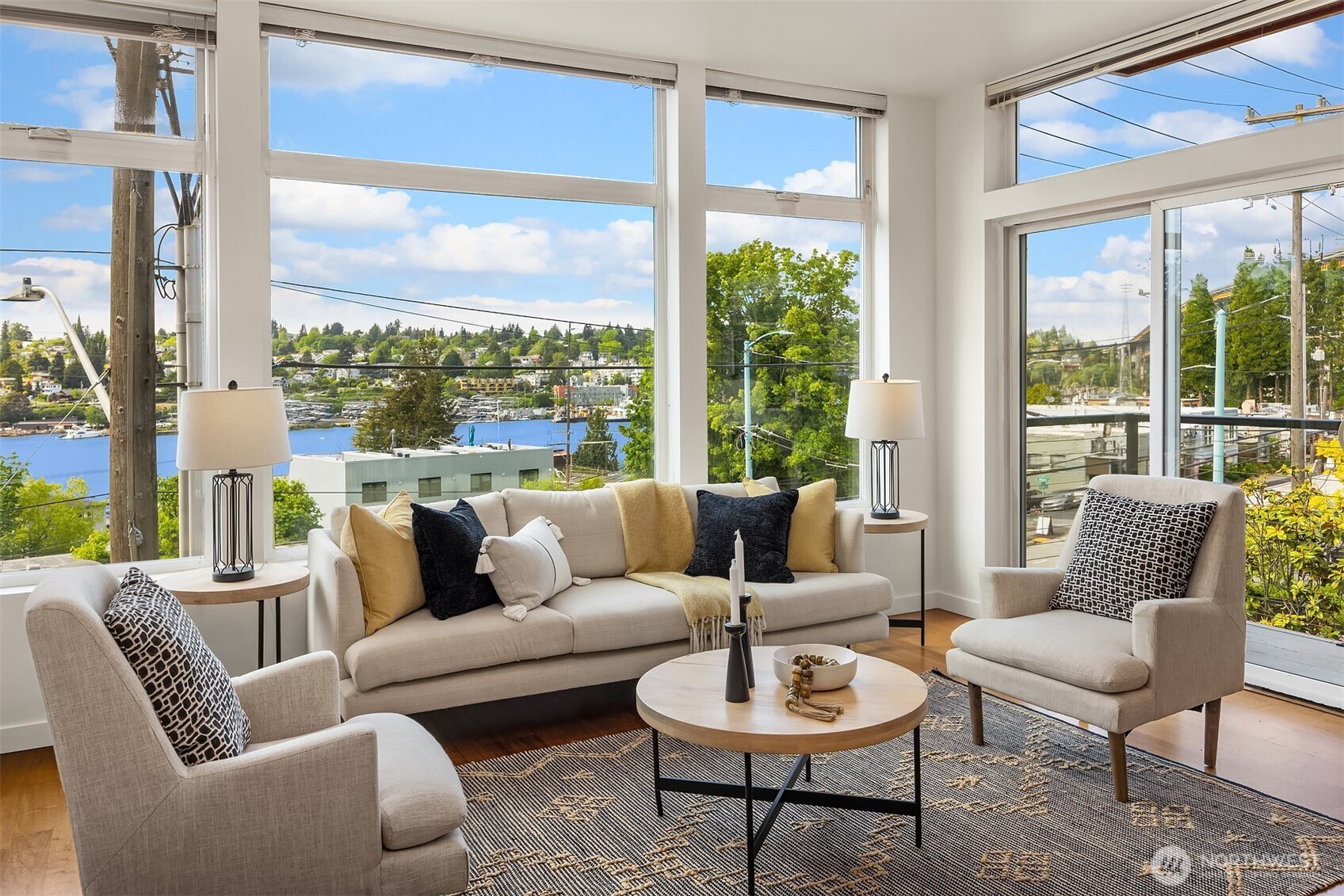 2960 Eastlake Avenue E, Seattle, WA 98102