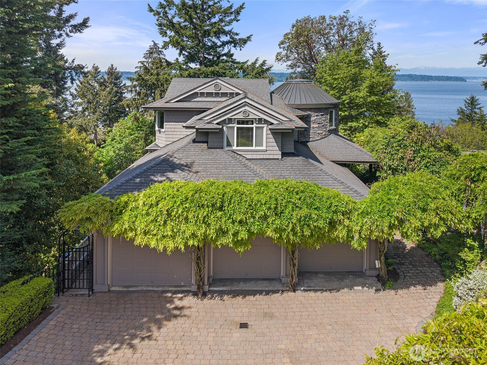 15889 25th Avenue SW, Burien, WA 98166