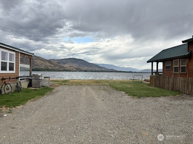 17 Oro Beach Lane, Oroville, WA 98844