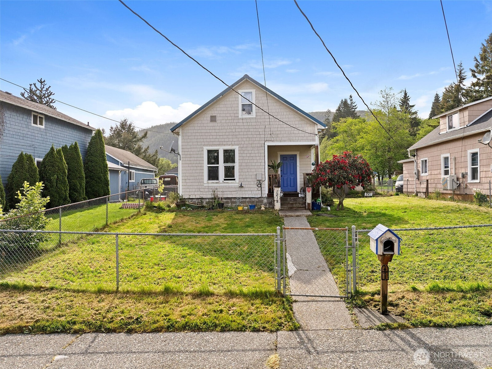 1218 Cedar Street, Raymond, WA 98577
