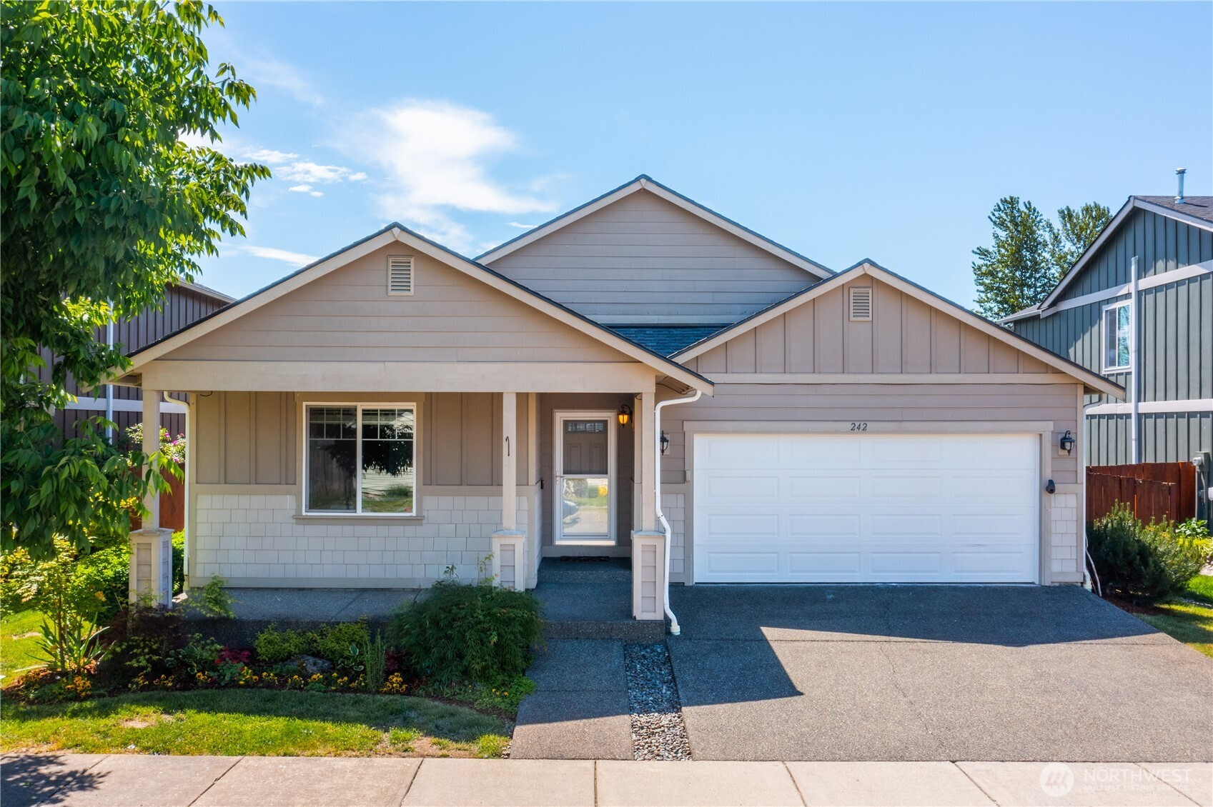 242 Riggs Drive E, Enumclaw, WA 98022