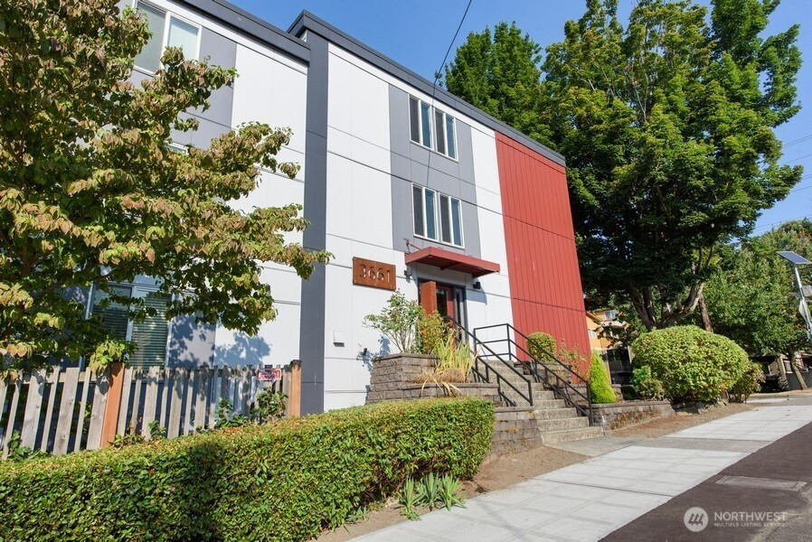 3661 Phinney Ave N, Seattle, WA 98103