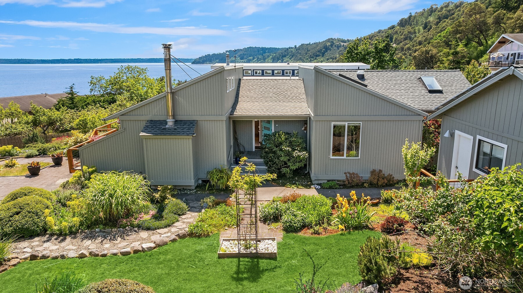 25918 75th Avenue SW, Vashon, WA 98070