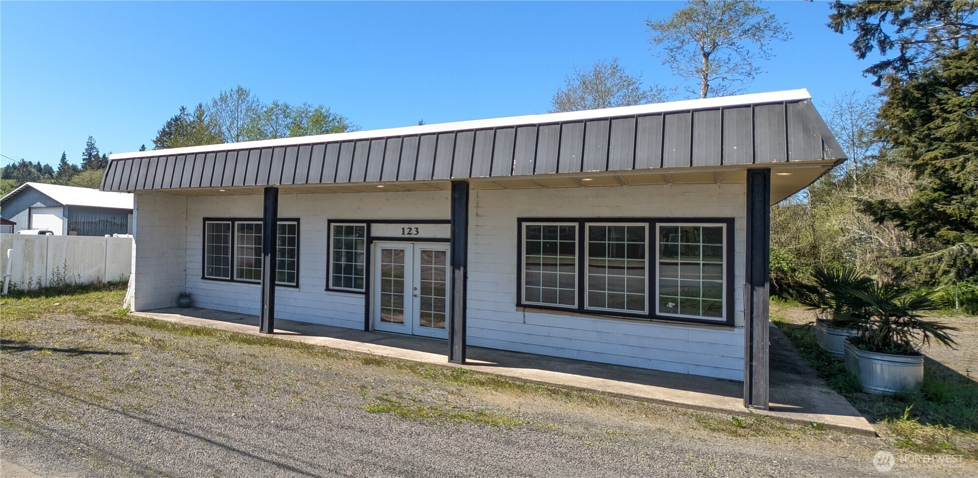 123 1st Avenue N, Ilwaco, WA 98624