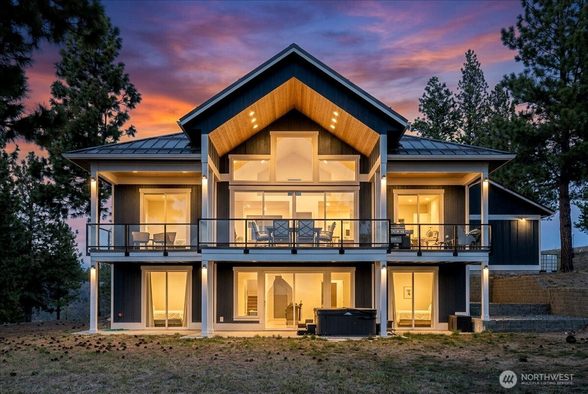 1114 Blazing Star Lane, Chelan, WA 98816