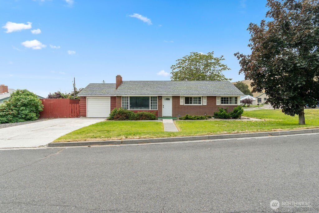 281 Mocliff Avenue, Ephrata, WA 98823