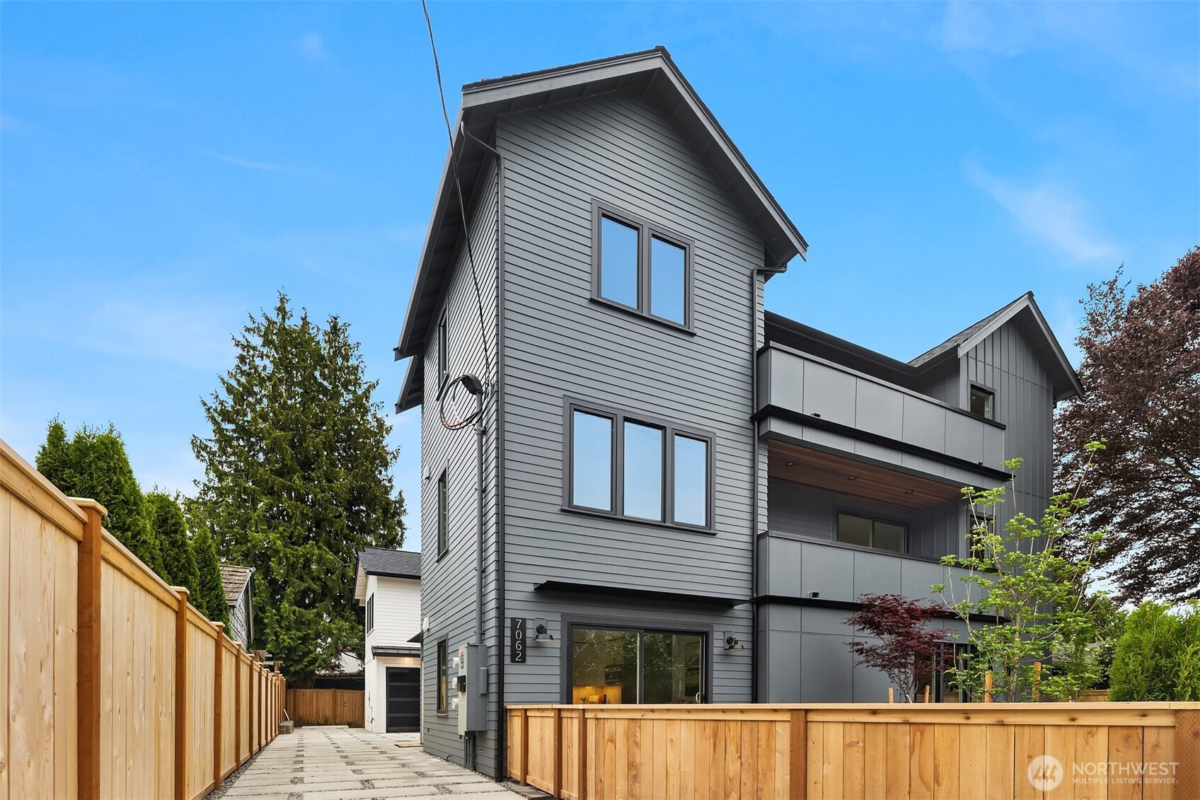 7062 Cleopatra Place NW, Seattle, WA 98117