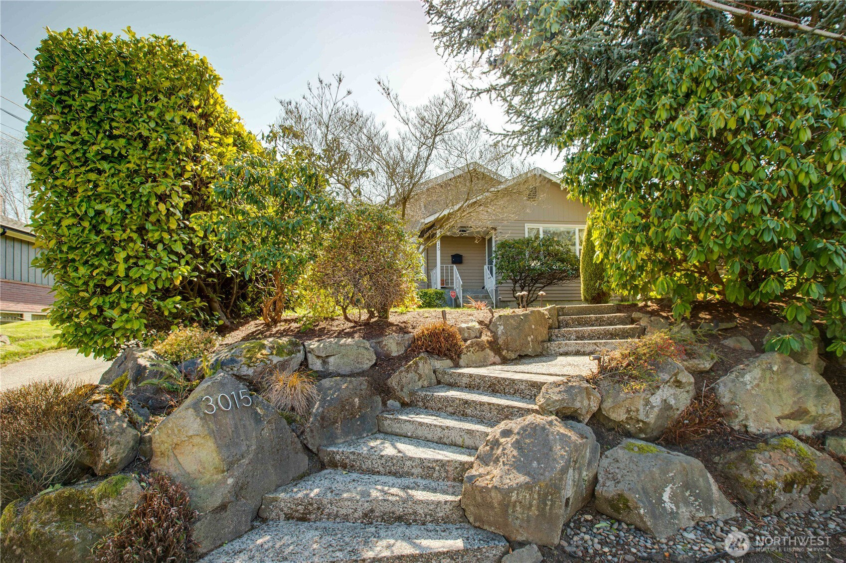 3015 W Emerson Street, Seattle, WA 98199