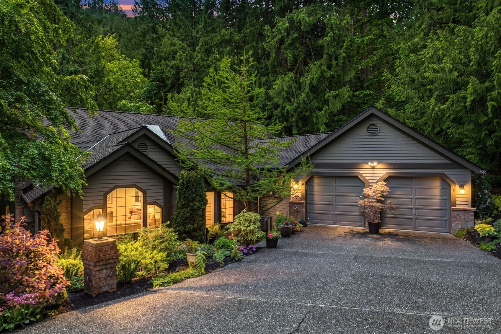 2825 NW Pine Cone Drive, Issaquah, WA 98027