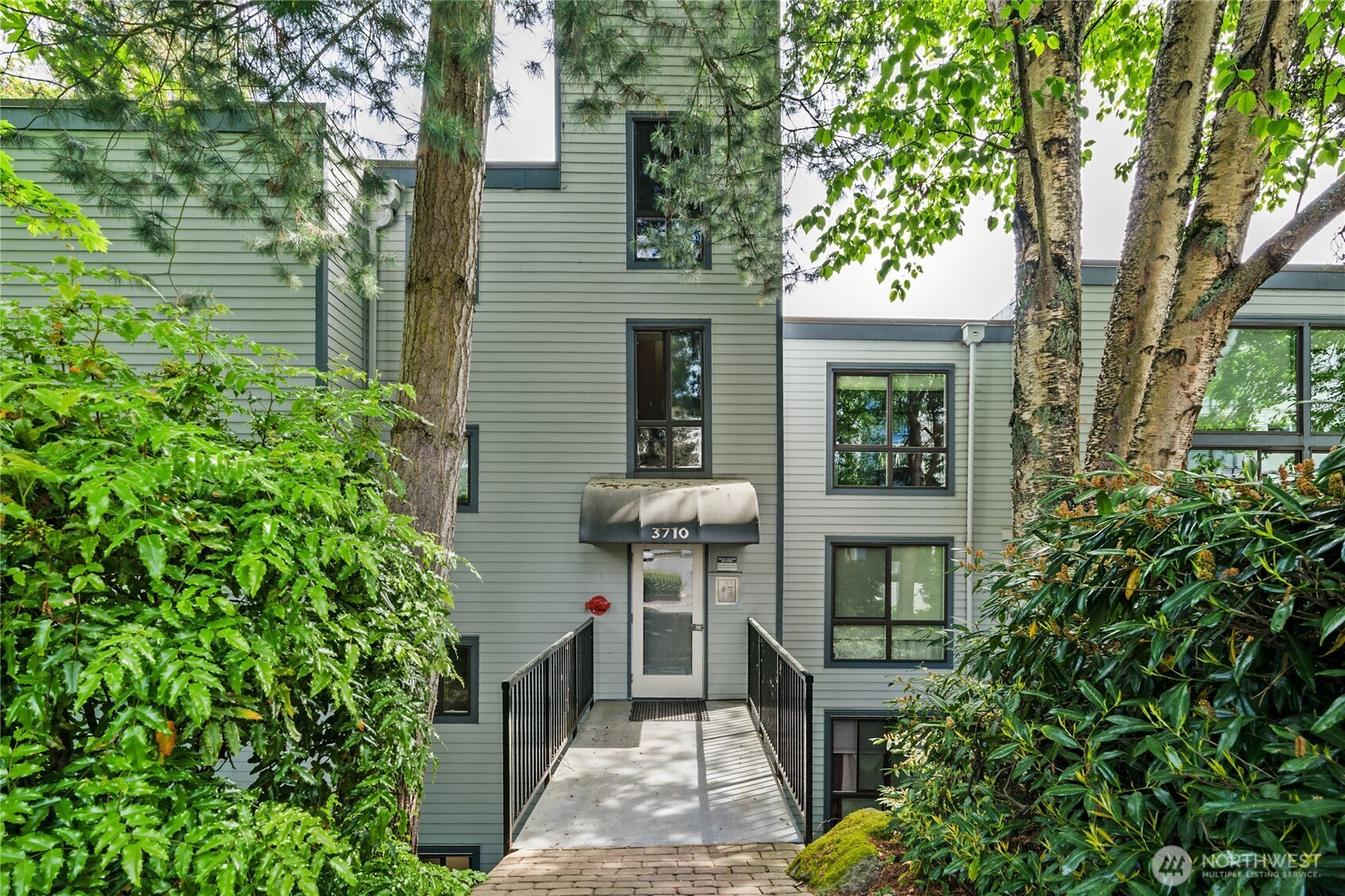 3710 26th Place W, Seattle, WA 98199