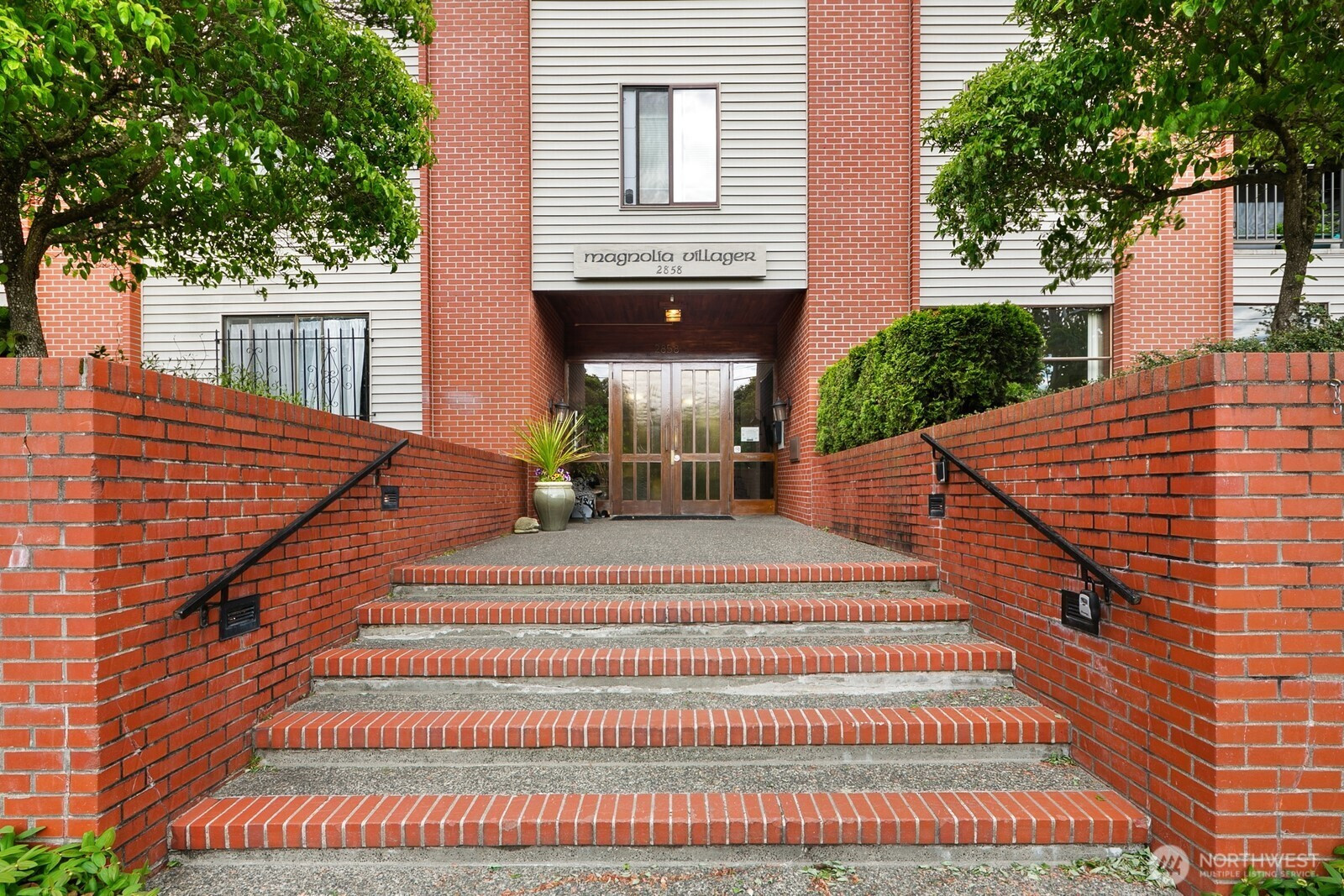 2858 32ND Avenue W, Seattle, WA 98199