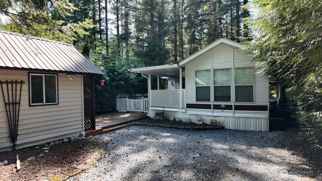 35 Branch Circle, Deming, WA 98244