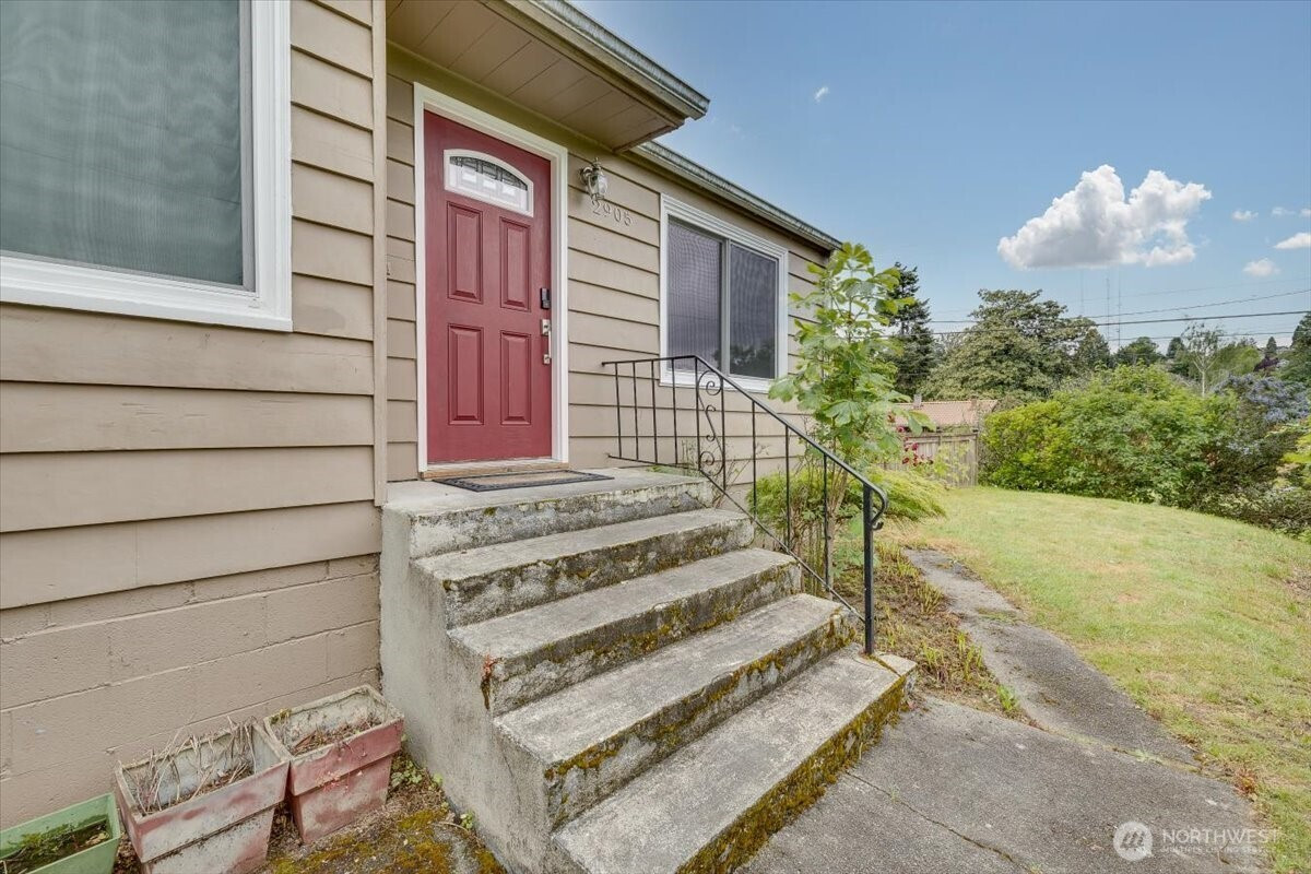 2905 E Olive Street, Seattle, WA 98122