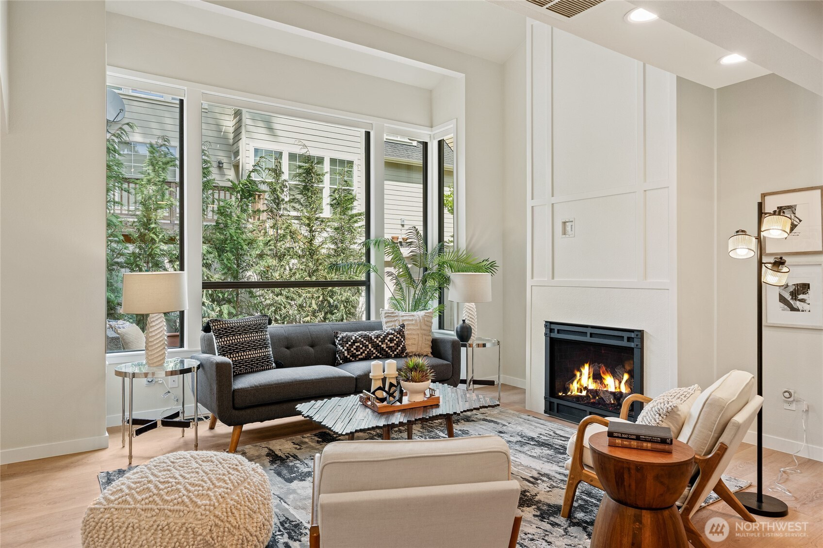 1400 Bellevue Way SE, Bellevue, WA 98004