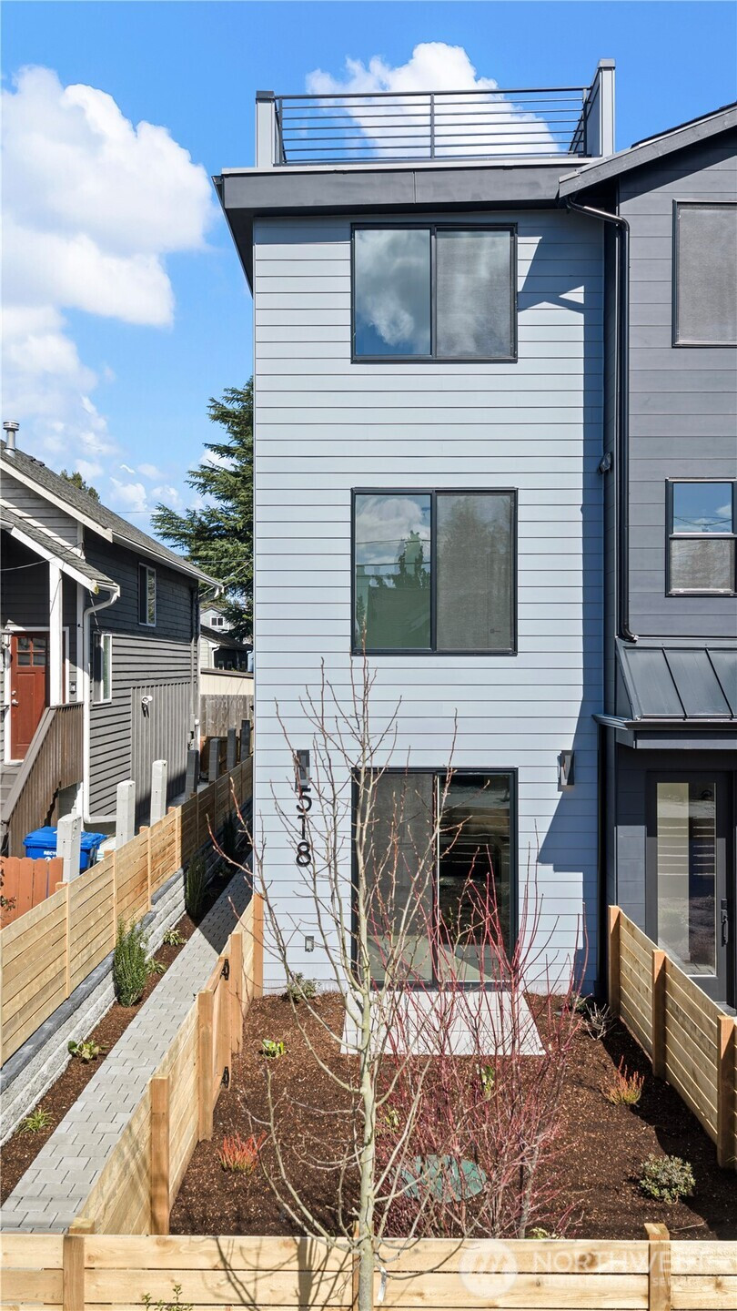 518 N 102nd Street, Seattle, WA 98133