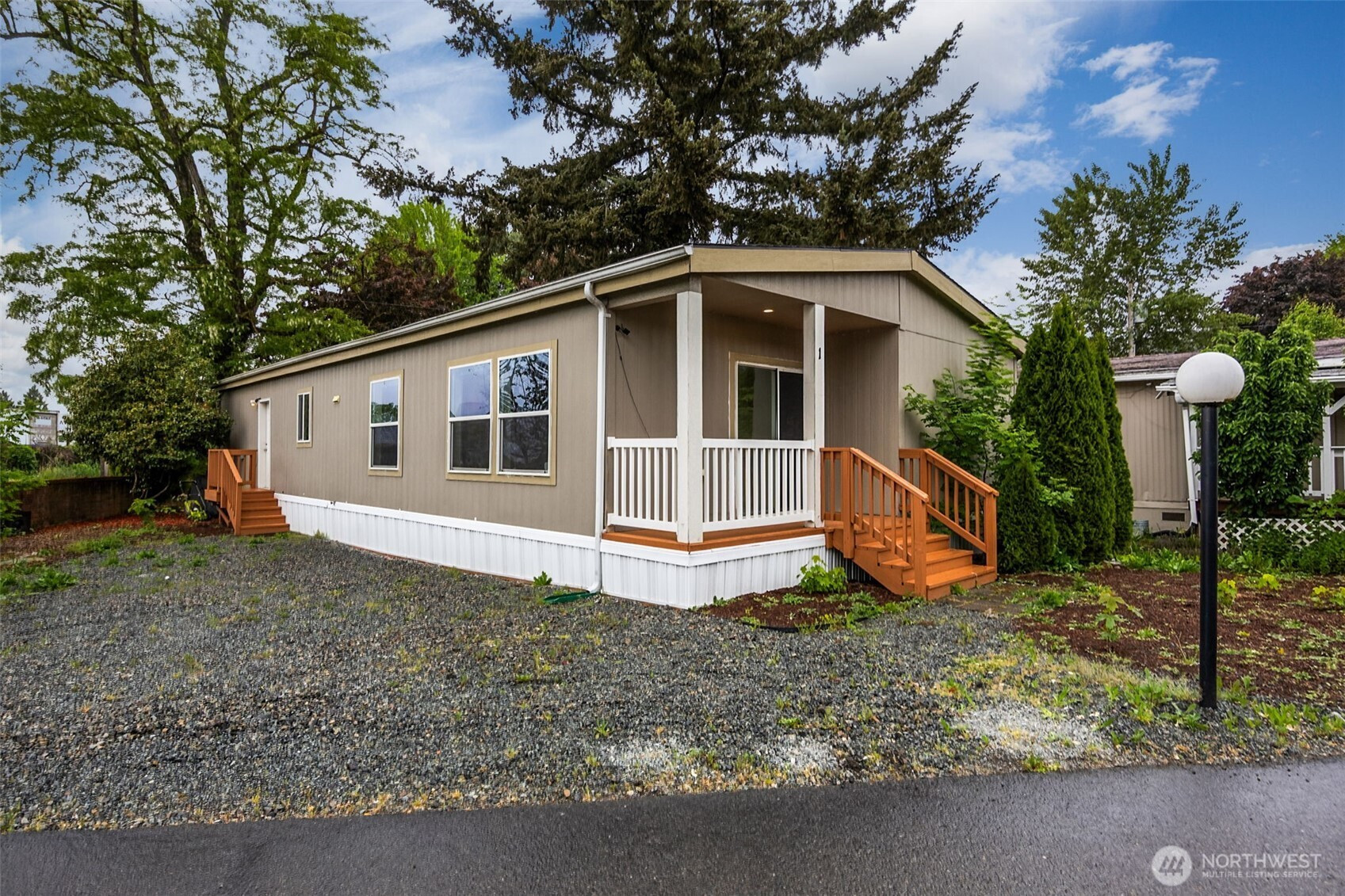 1720 Maple Lane, Kent, WA 98030