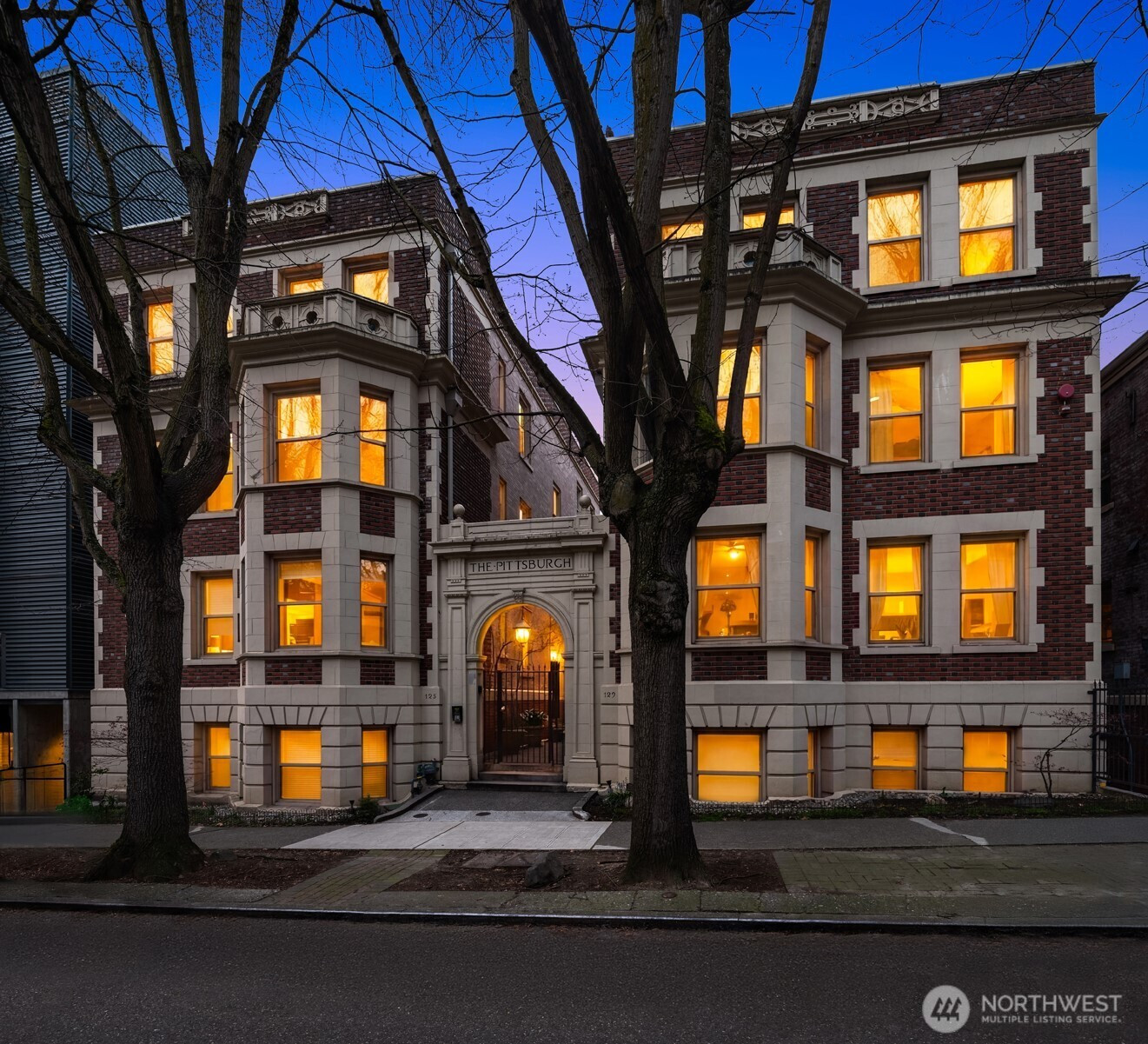 129 Warren Avenue N, Seattle, WA 98109