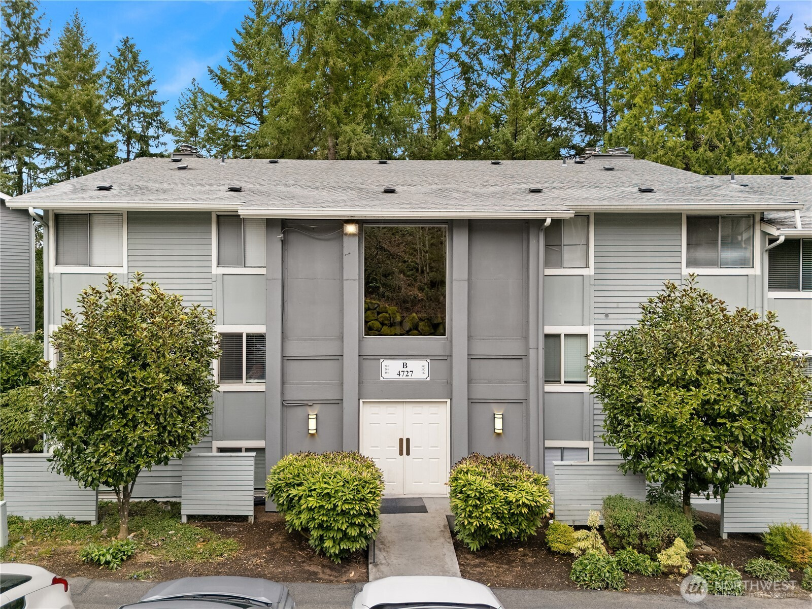 4727 W Lake Sammamish Parkway SE, Issaquah, WA 98027