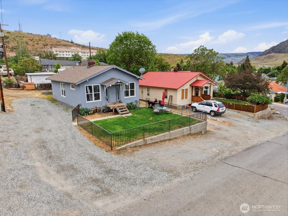 608 N Bradley Street, Chelan, WA 98816