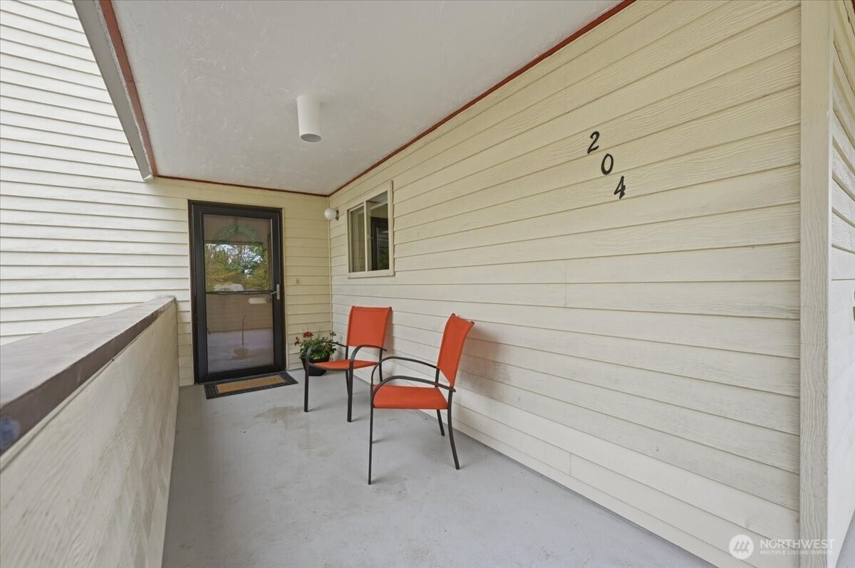 8516 196th Street SW, Edmonds, WA 98026