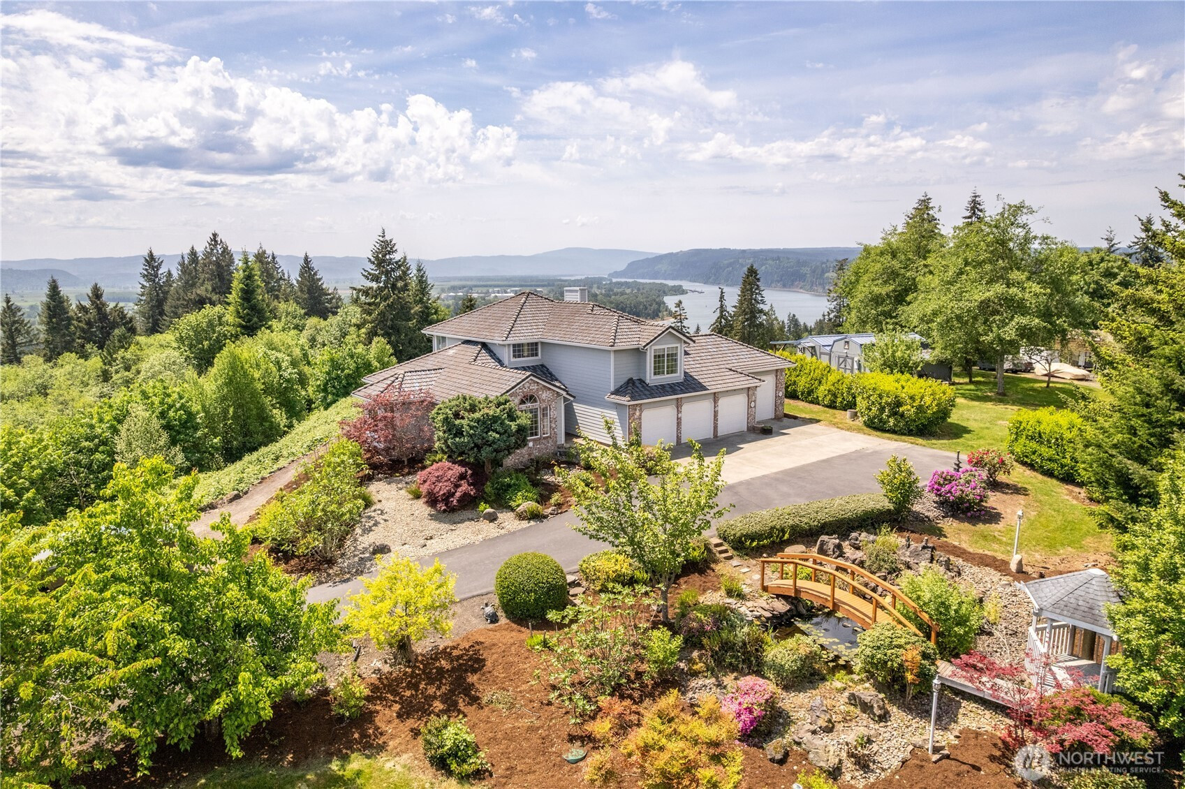 585 E McAdams Road, Longview, WA 98632