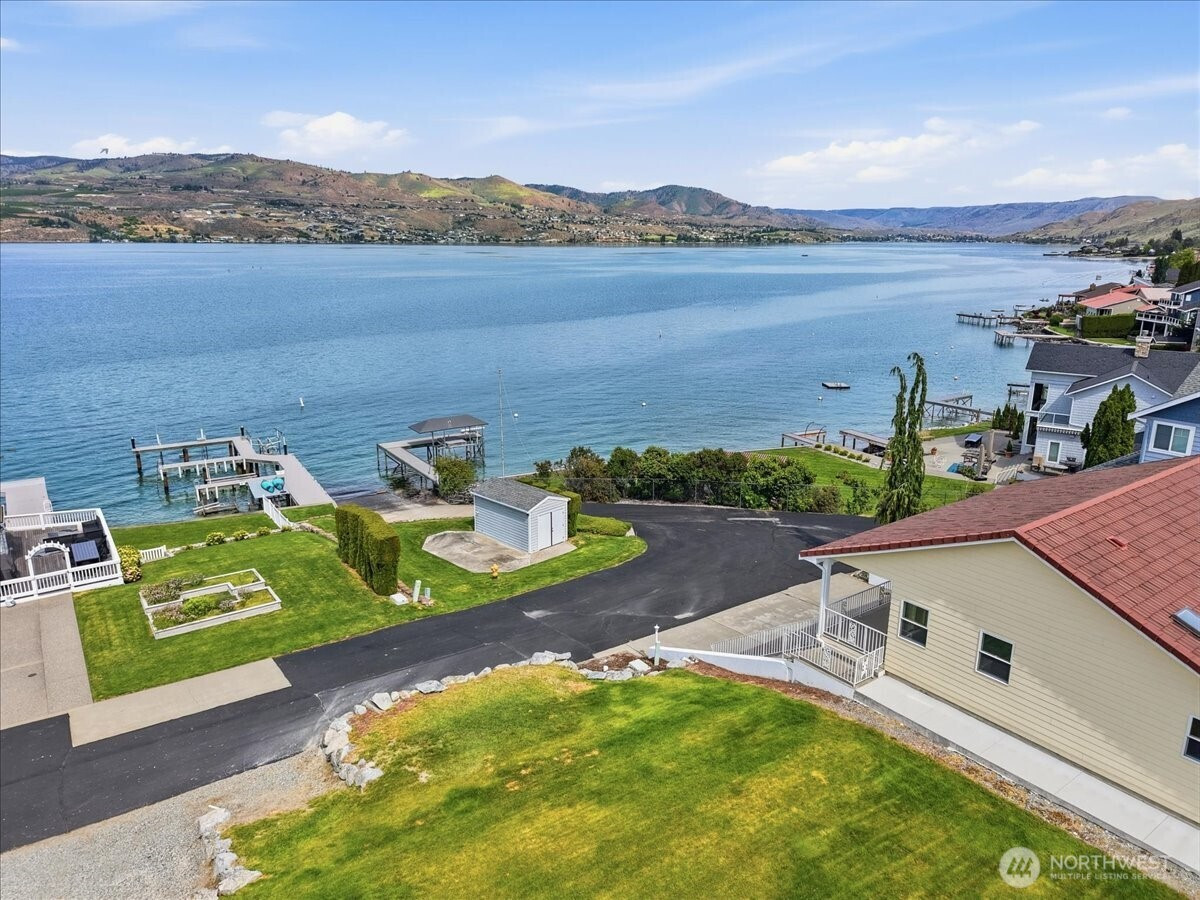 1496 S Lakeshore Road, Chelan, WA 98816