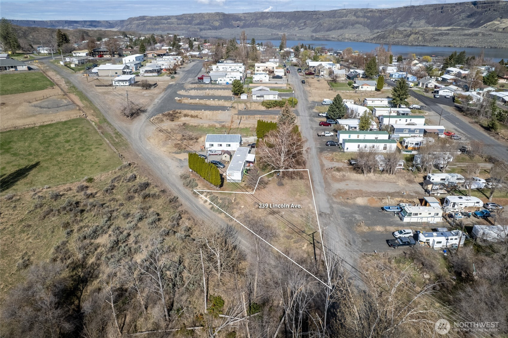 239 Lincoln Avenue, Electric City, WA 99123