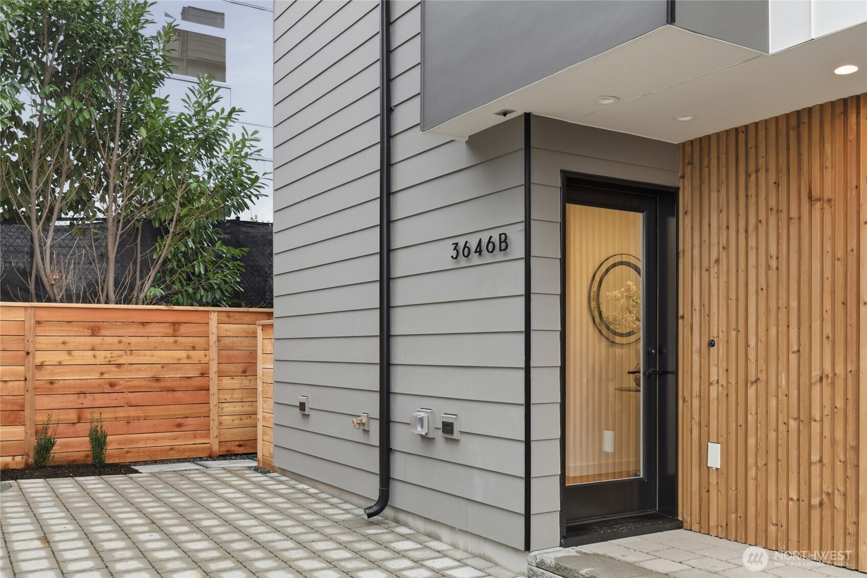 3646 Greenwood Avenue N, Seattle, WA 98103