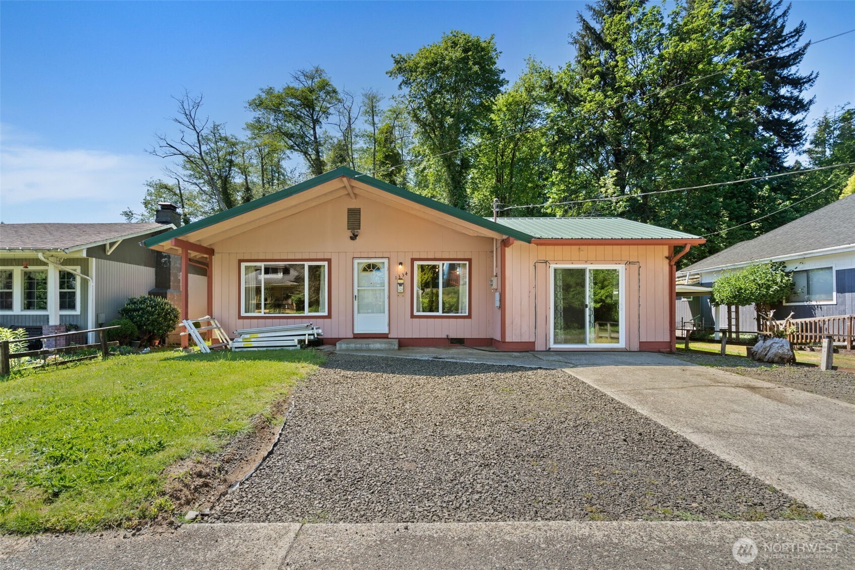 1334 Larch Street, Raymond, WA 98577