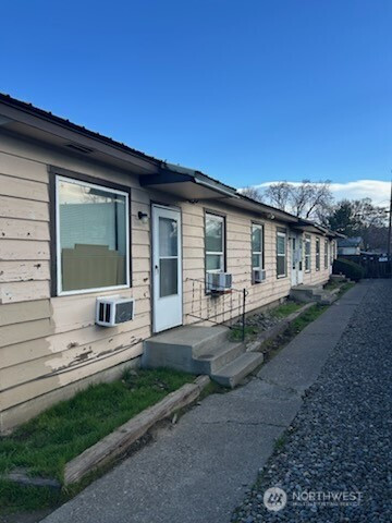 705 N 1st Street, Yakima, WA 98901