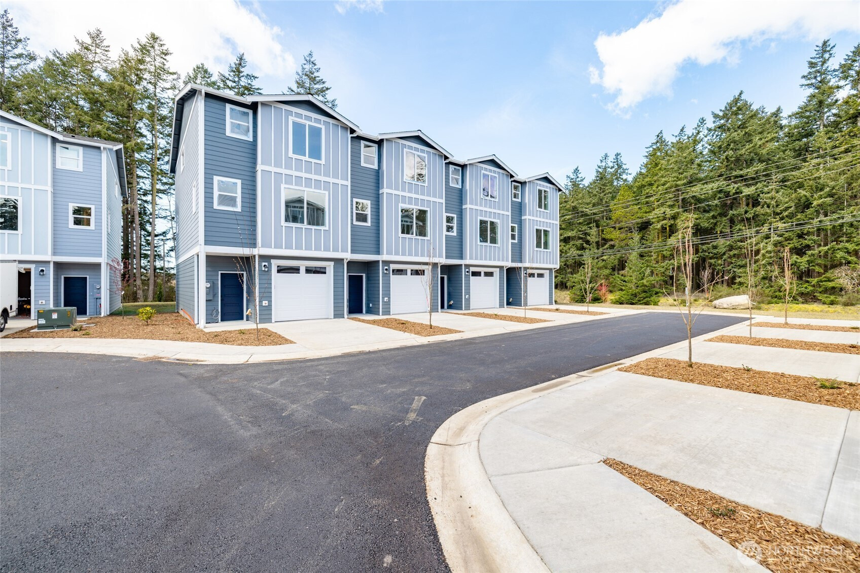 945 NW Heller Street, Oak Harbor, WA 98277