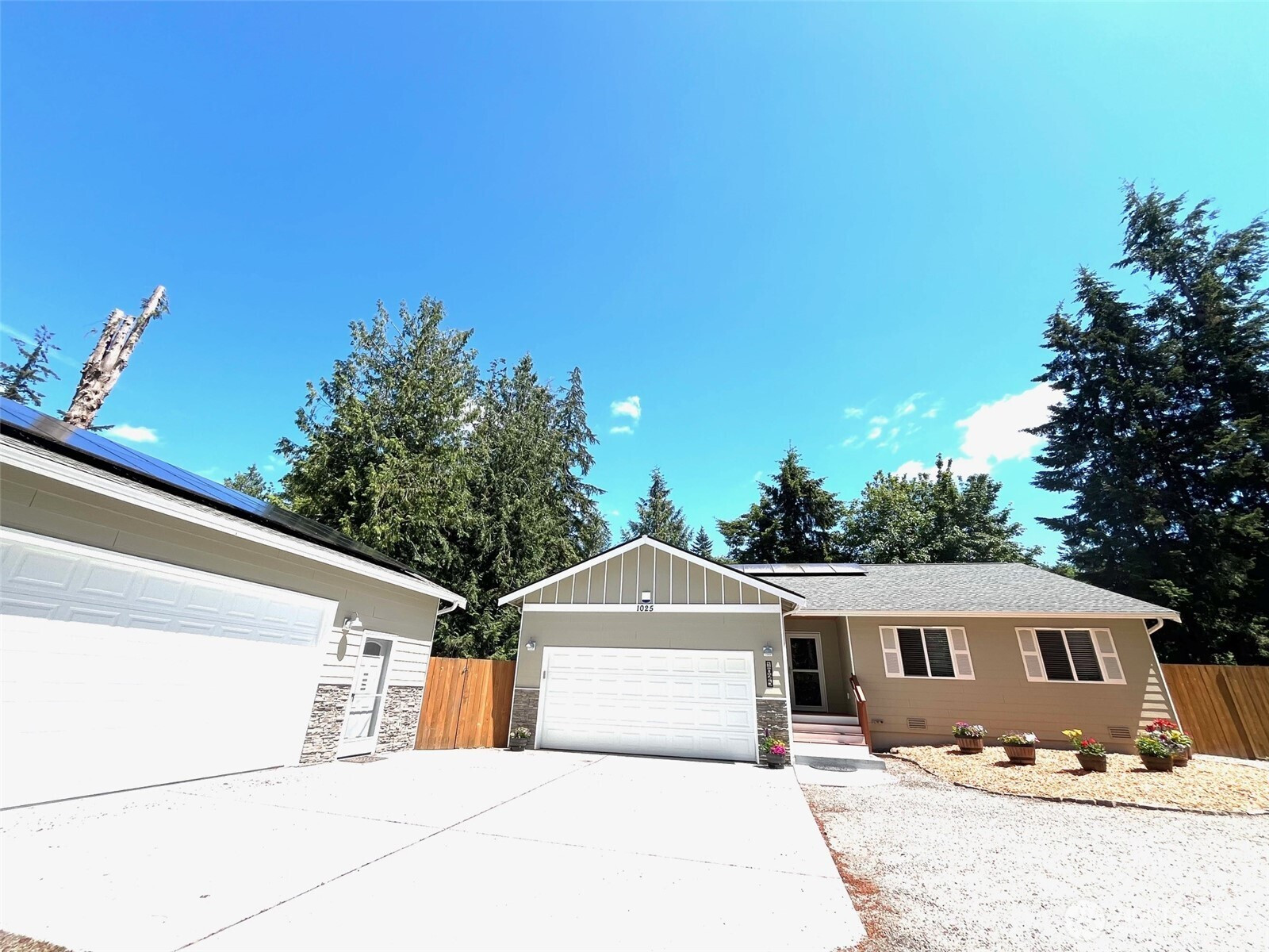 1025 Loganberry Ln, Camano Island, WA 98282