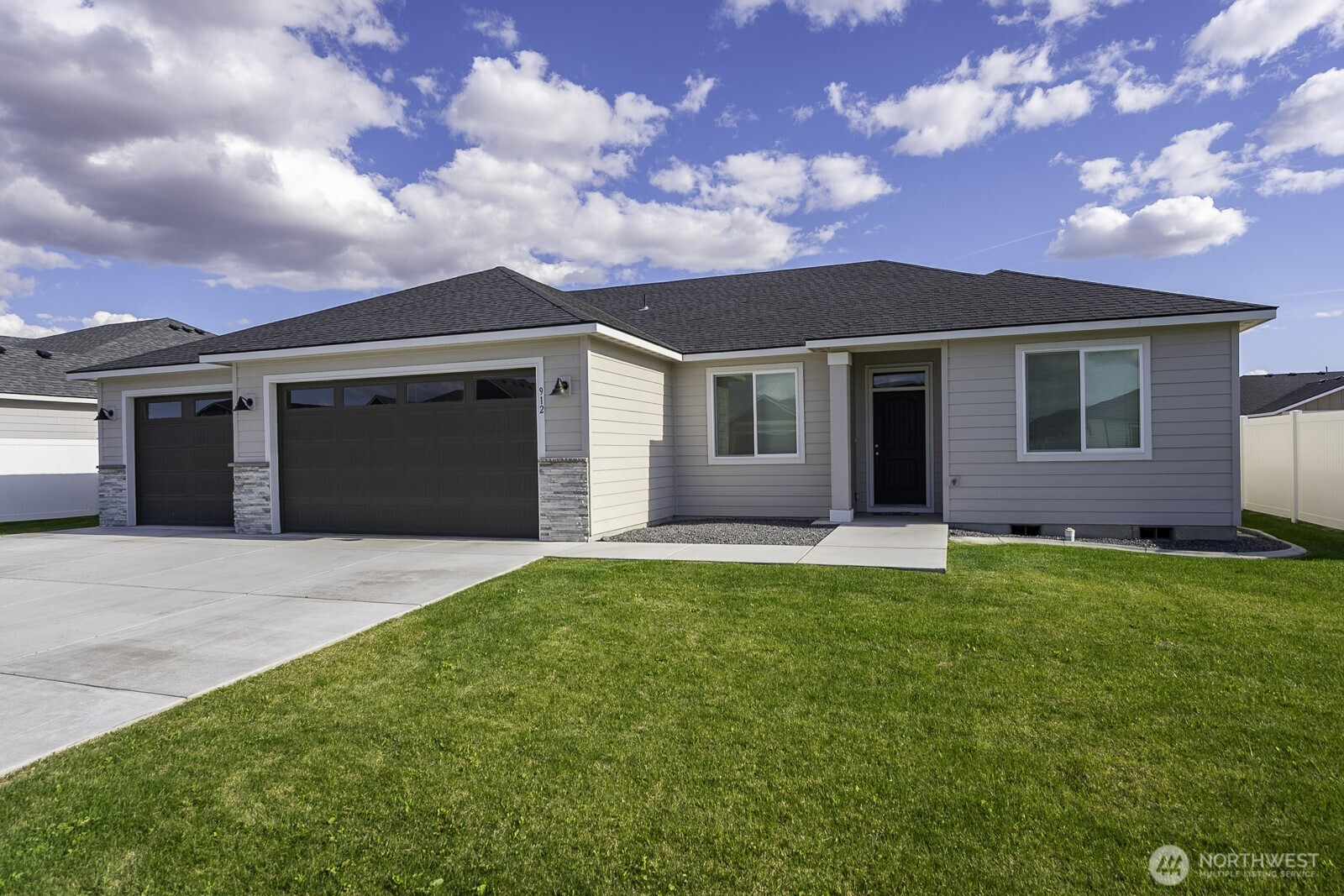 912 7th Avenue NE, Ephrata, WA 98823