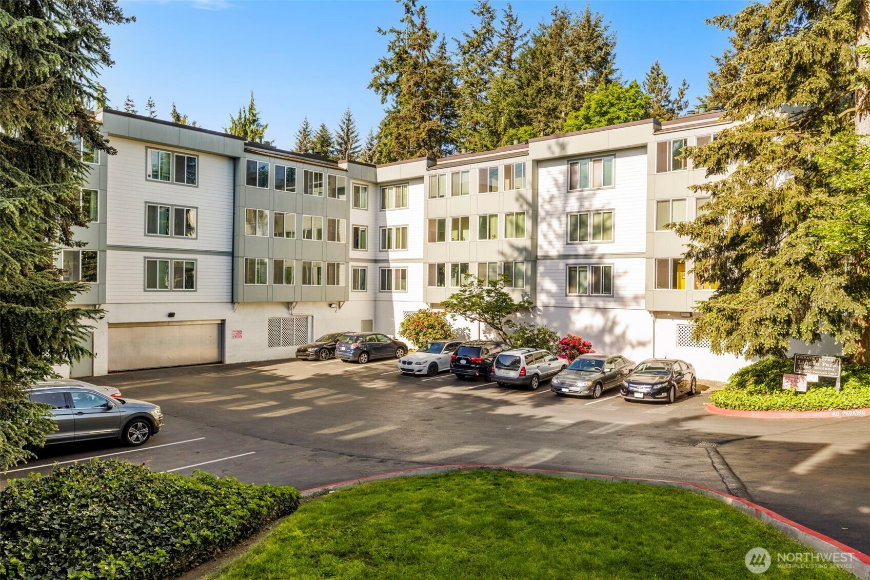 13717 Linden Avenue N, Seattle, WA 98133