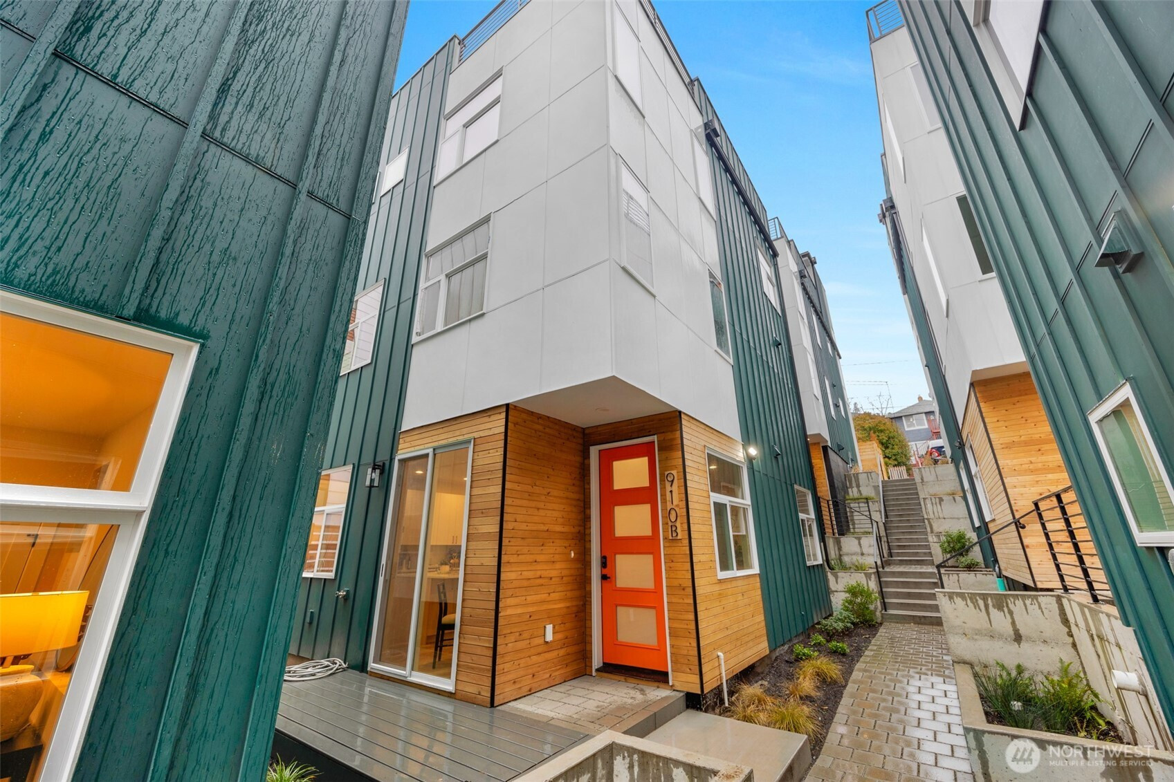 910 15th Avenue, Seattle, WA 98122