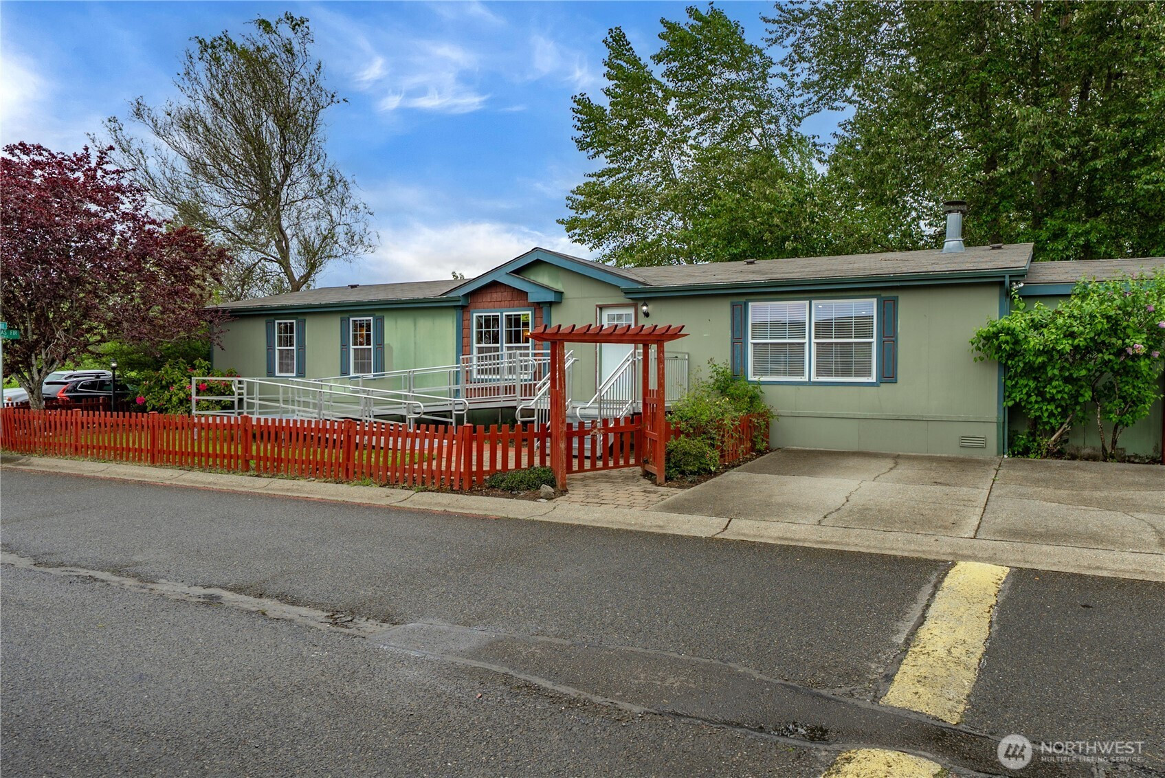 337 Redwood Street, Enumclaw, WA 98022