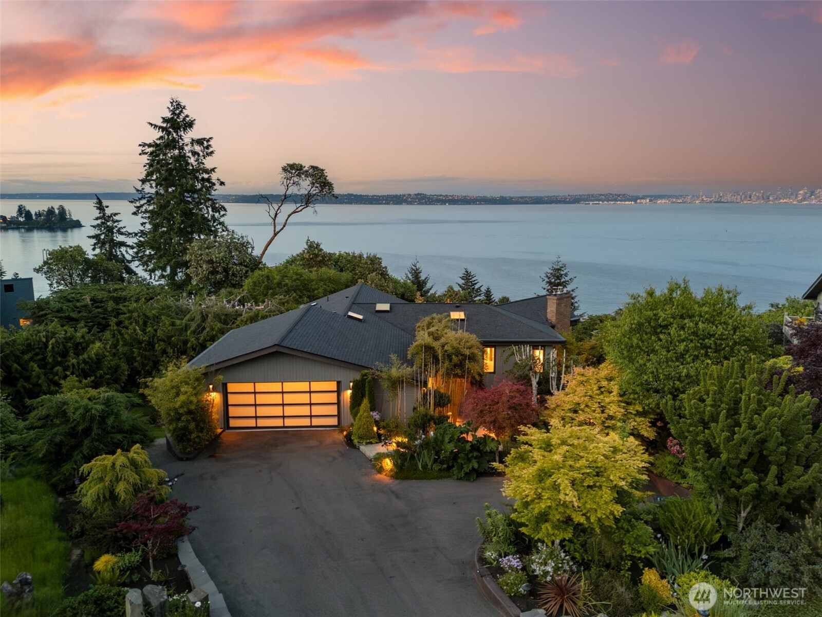 10847 Bill Point Bluff NE, Bainbridge Island, WA 98110