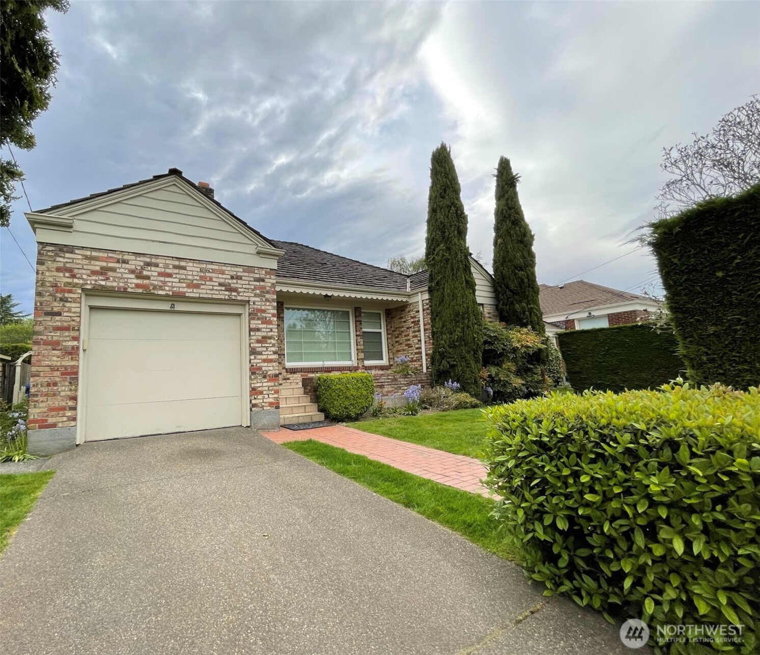 5025 47th Avenue NE, Seattle, WA 98105