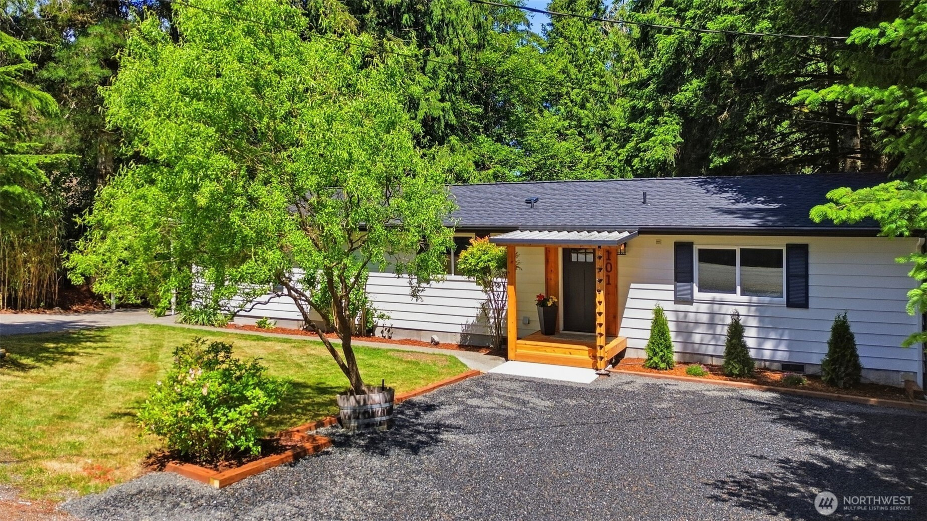 101 E Snowcap Drive, Belfair, WA 98528