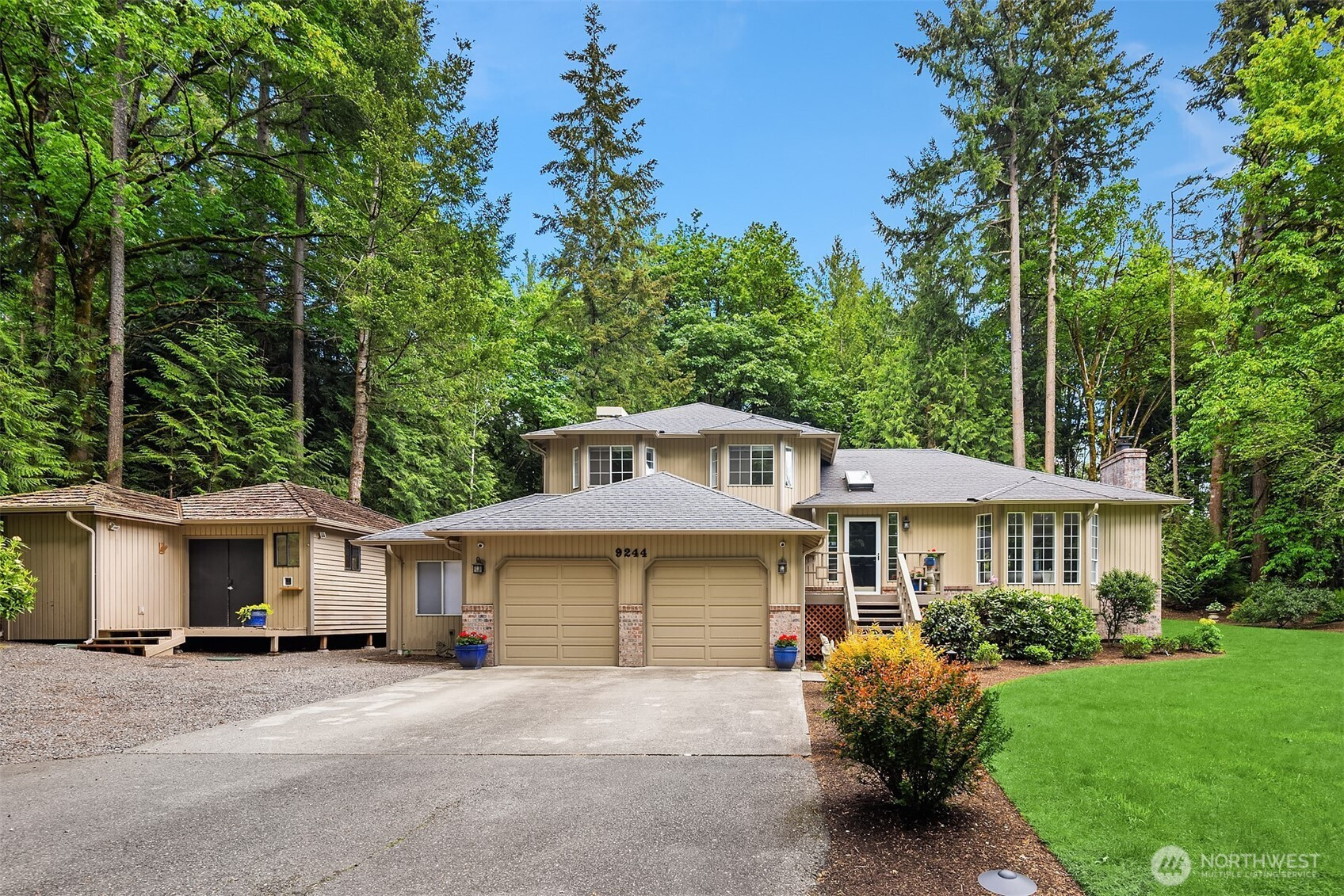 9244 215th Avenue NE, Redmond, WA 98053