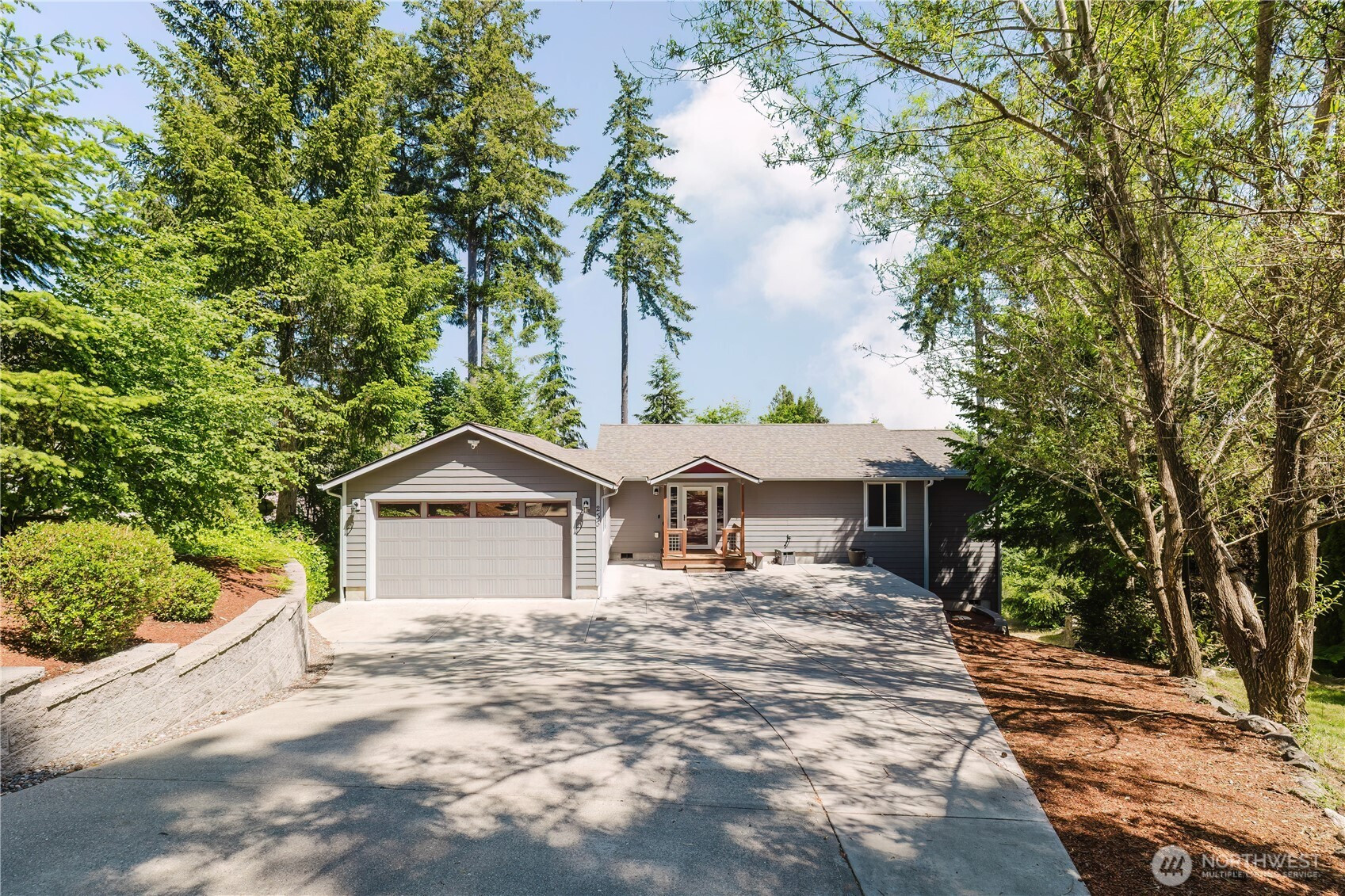 253 E Mountain View Drive, Allyn, WA 98524