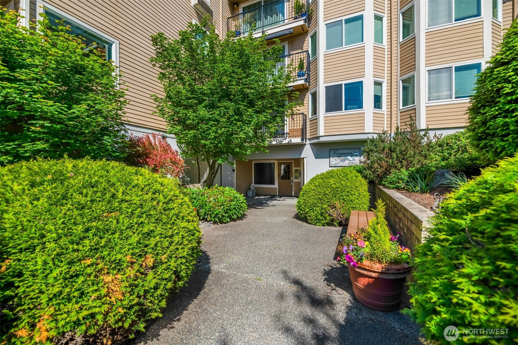 6910 SW California Avenue, Seattle, WA 98136