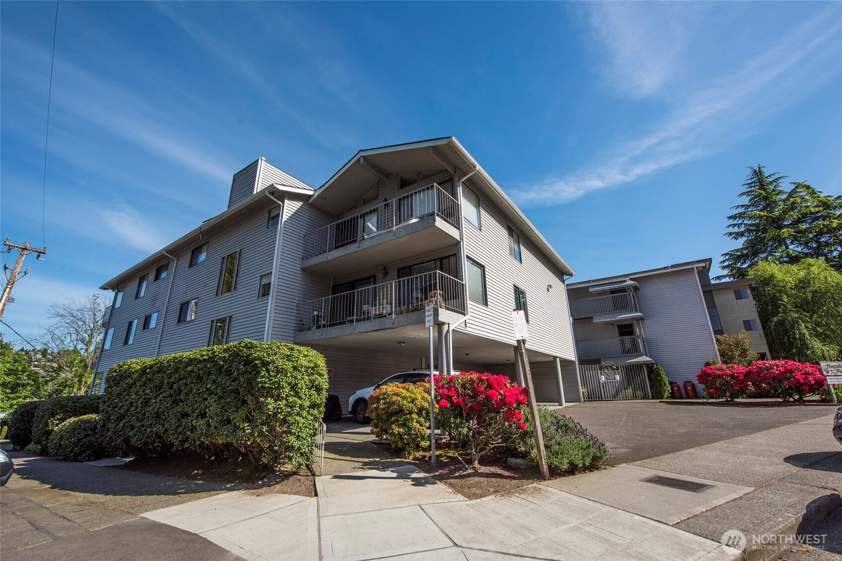 2562 Thorndyke Avenue W, Seattle, WA 98199